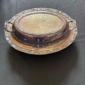 International silver Wickford silver plate covered dish